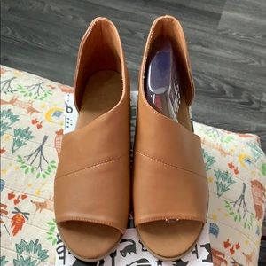 NWT - women’s tan slip on shoes